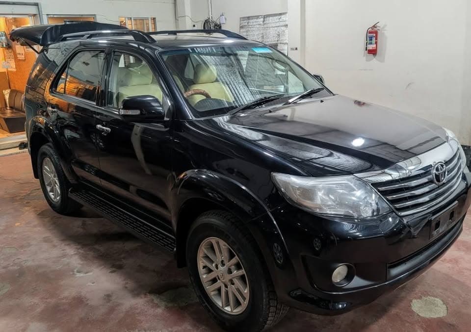 Toyota Fortuner 2012 view 4