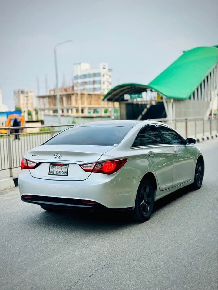 Hyundai Sonata 2012 Octane Driven view 4