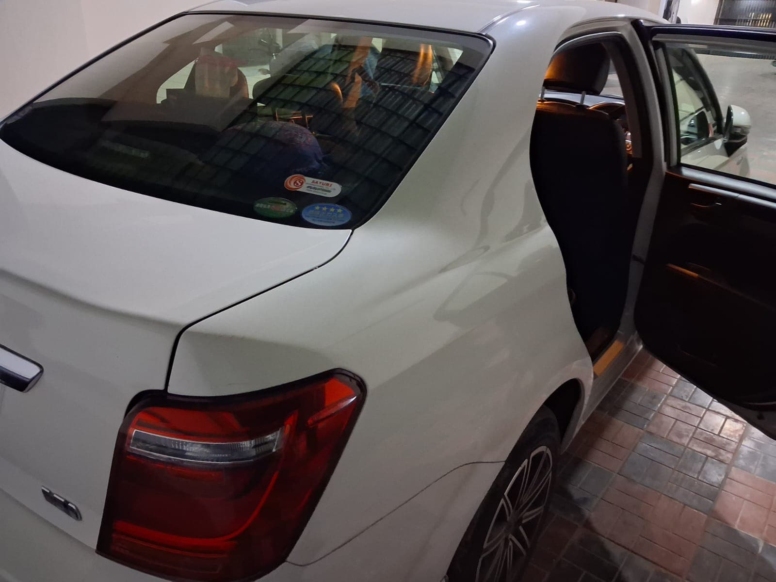 2016 Toyota Axio view 3
