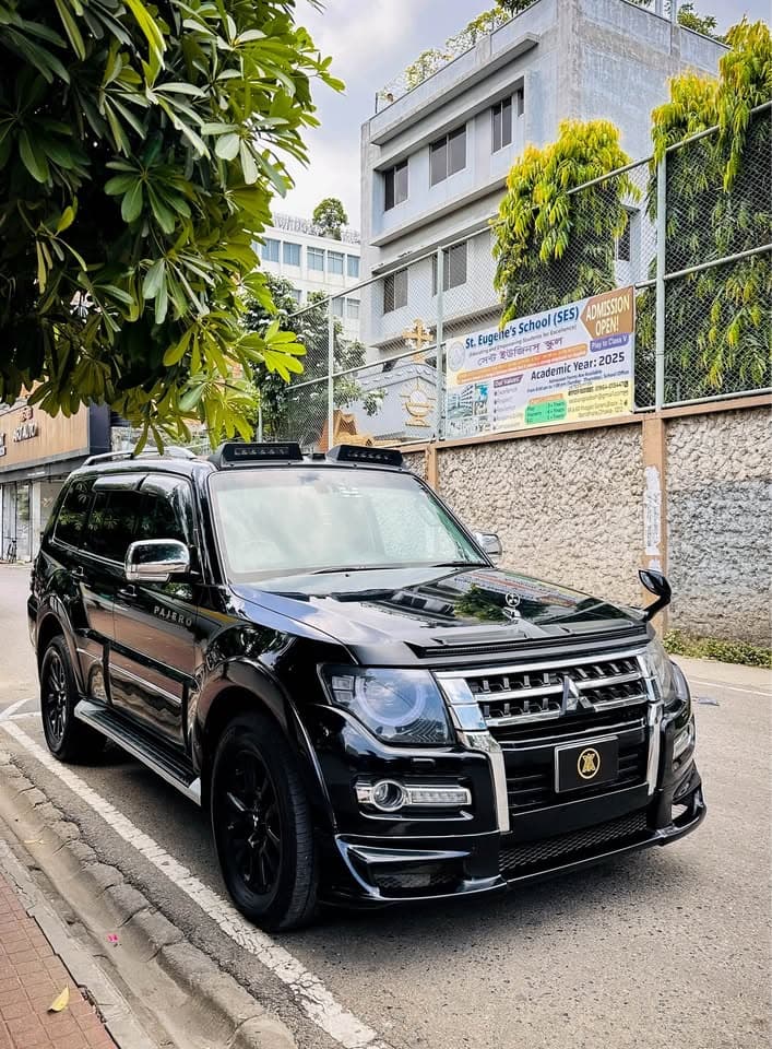 Mitsubishi Pajero V93 view 3