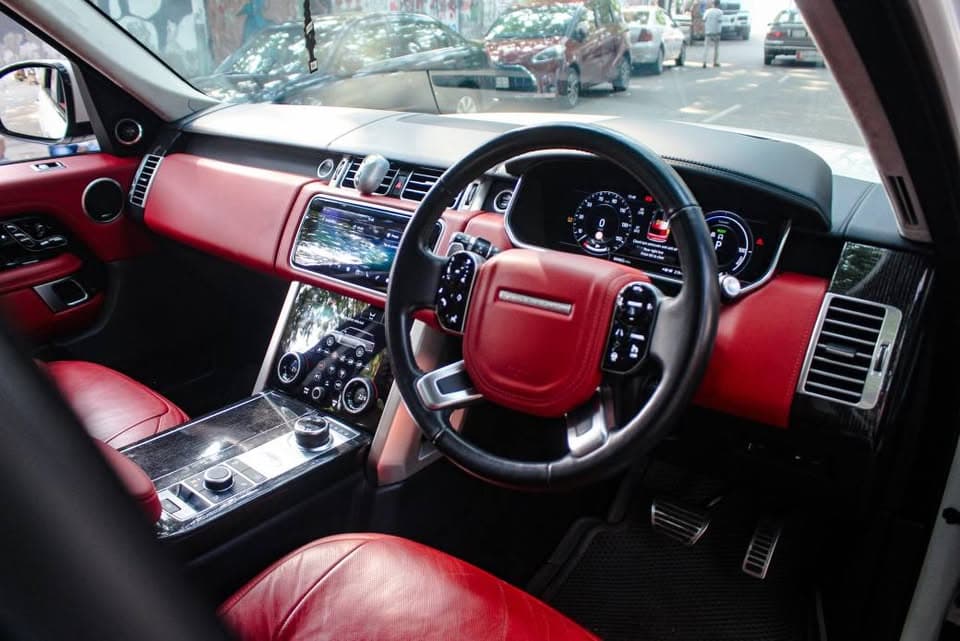 Range Rover Vogue Autobiography view 4