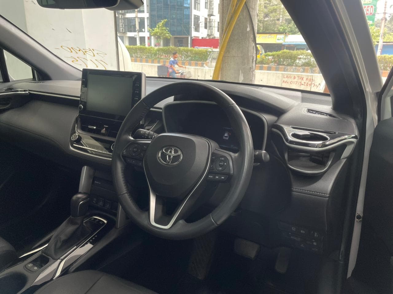 Toyota Corolla Cross view 5