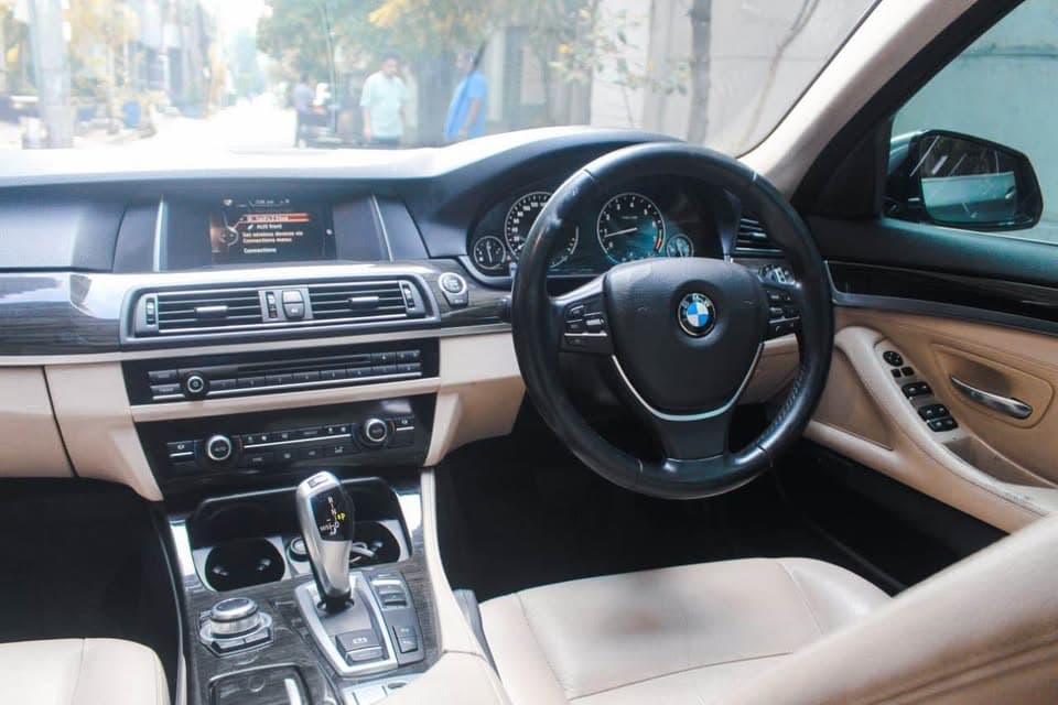 BMW 5 SERIES Luxury Line view 5