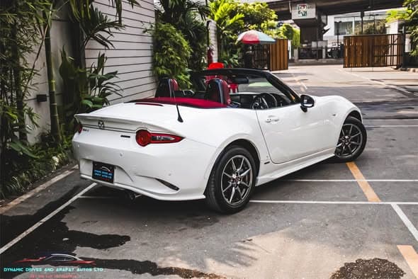 Mazda MX5 Roadster 2020 view 2