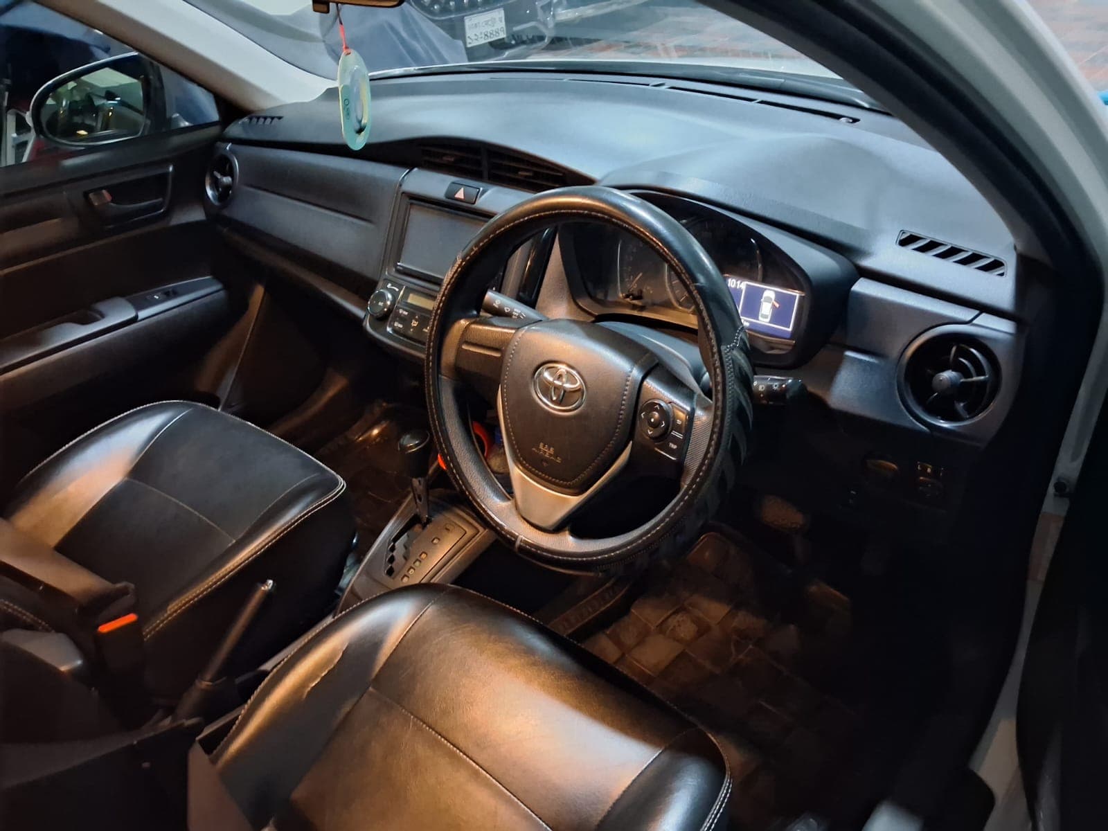 2016 Toyota Axio view 4