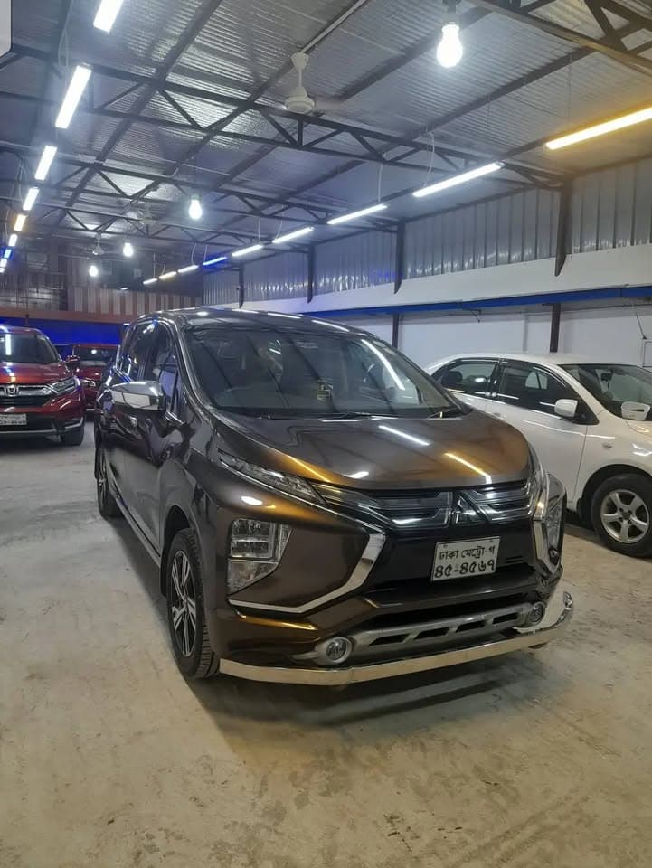 MITSUBISHI X-PANDER view 3
