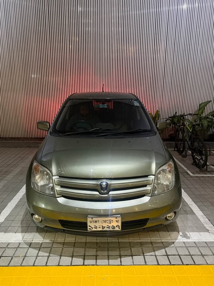 Toyota IST 2004
