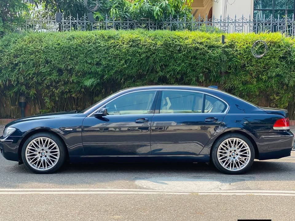 BMW 7series view 3