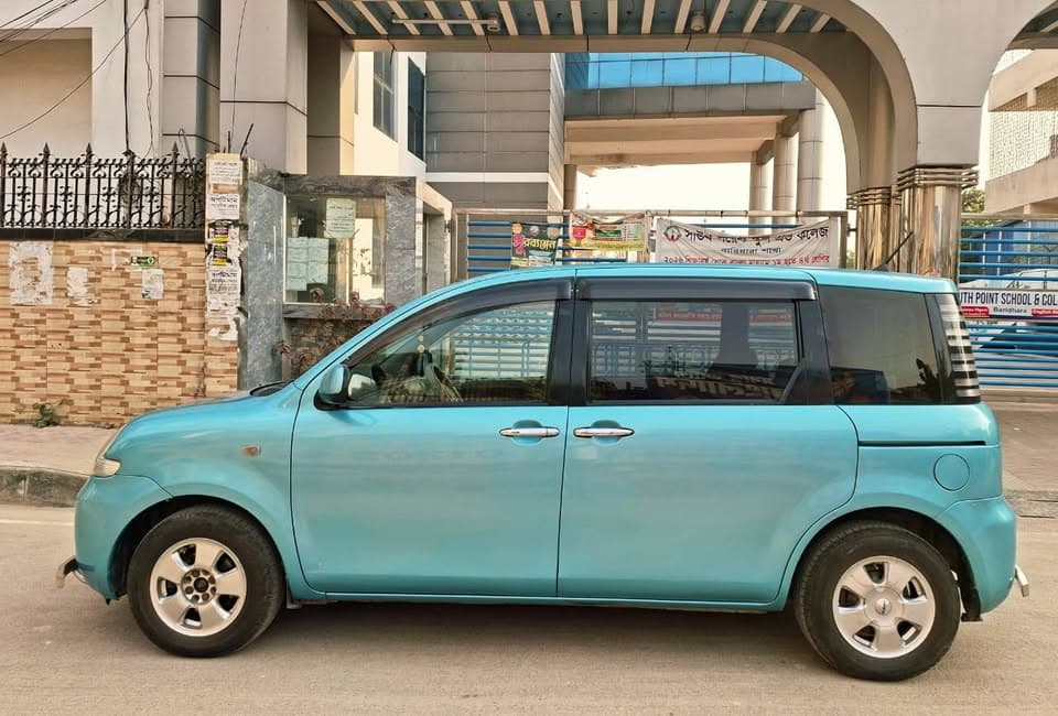 Toyota Sienta (Key Start Octane+LPG Drive)