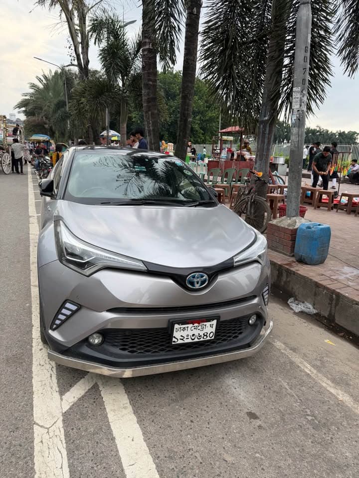 Toyota CHR G-Led view 4