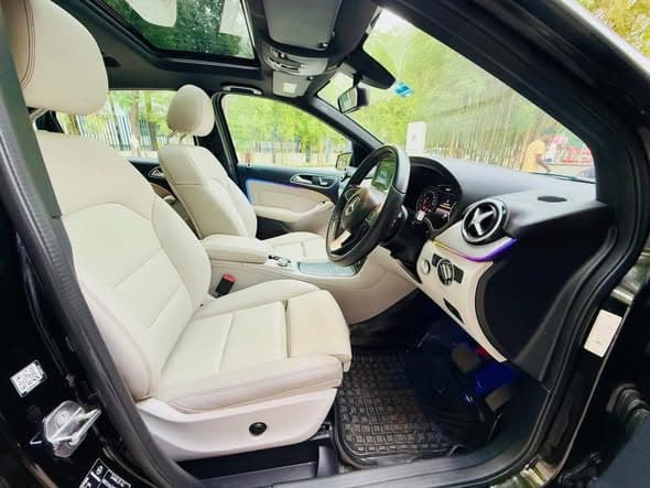 Mercedes Benz B180 view 4