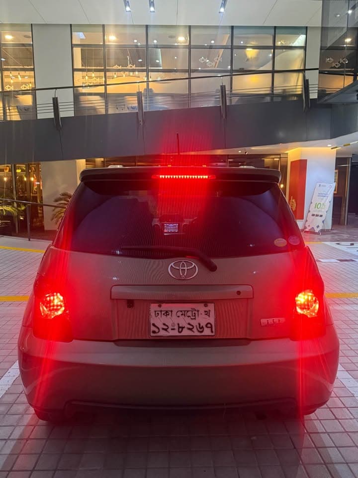 Toyota IST 2004 view 5