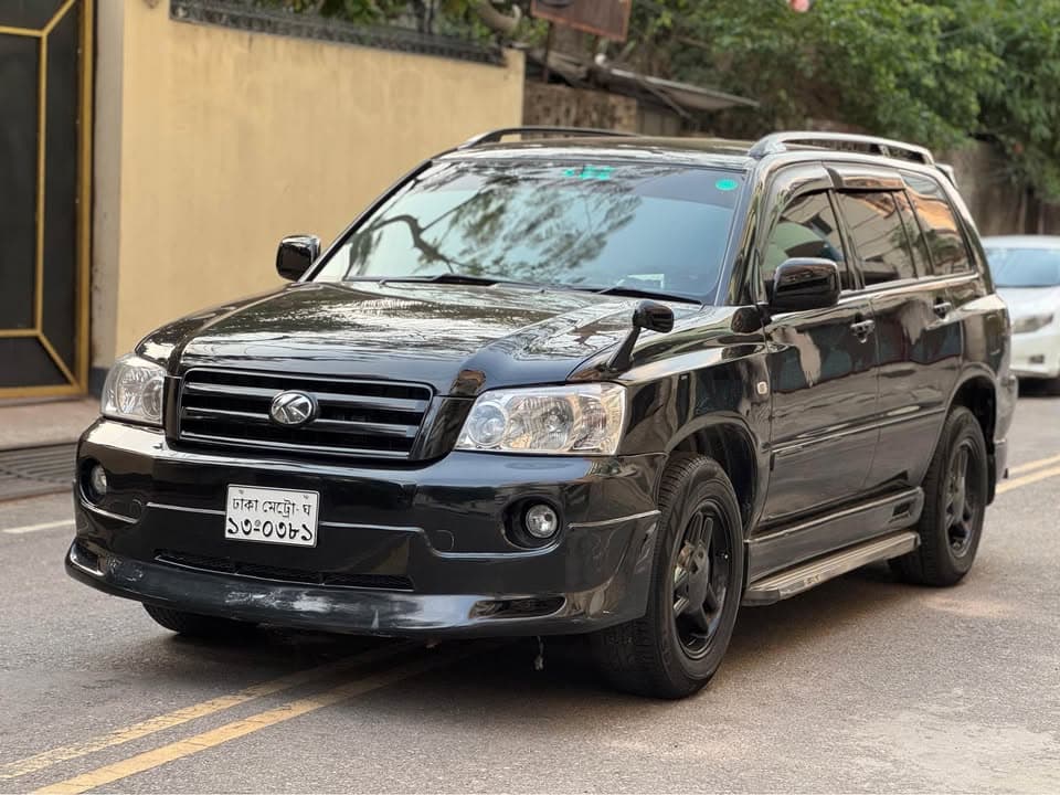 Toyota KluGEr view 3