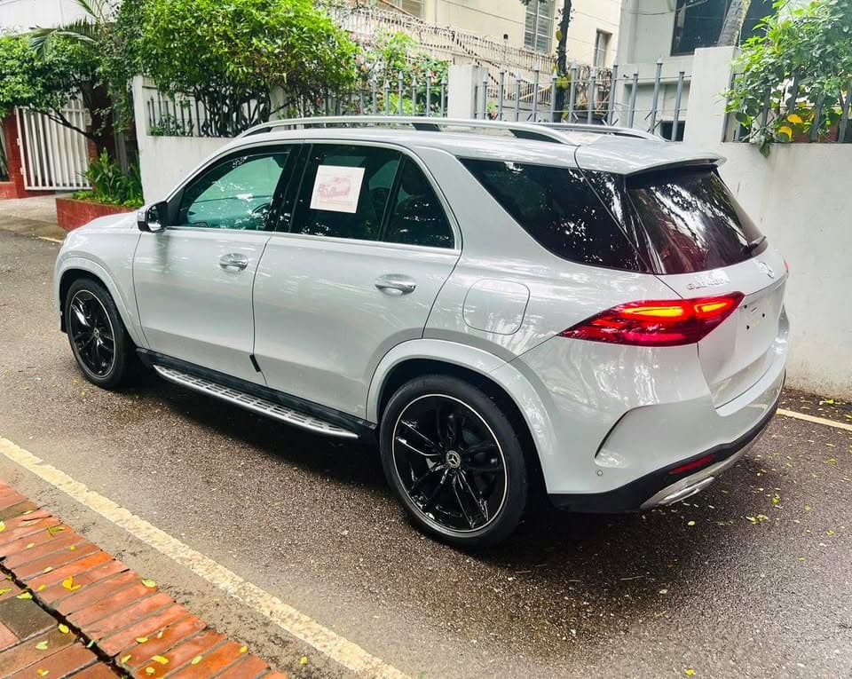 Mercedes Benz GLE 400e Pkg 2025 view 3