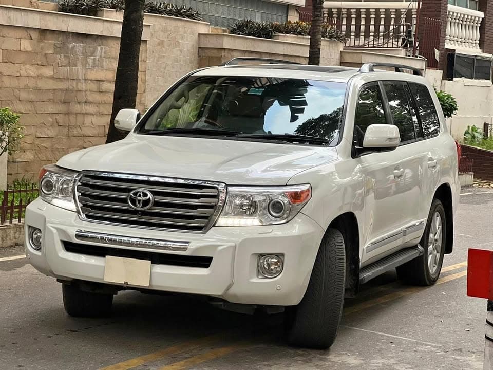 Toyota land cruiser vx-v8