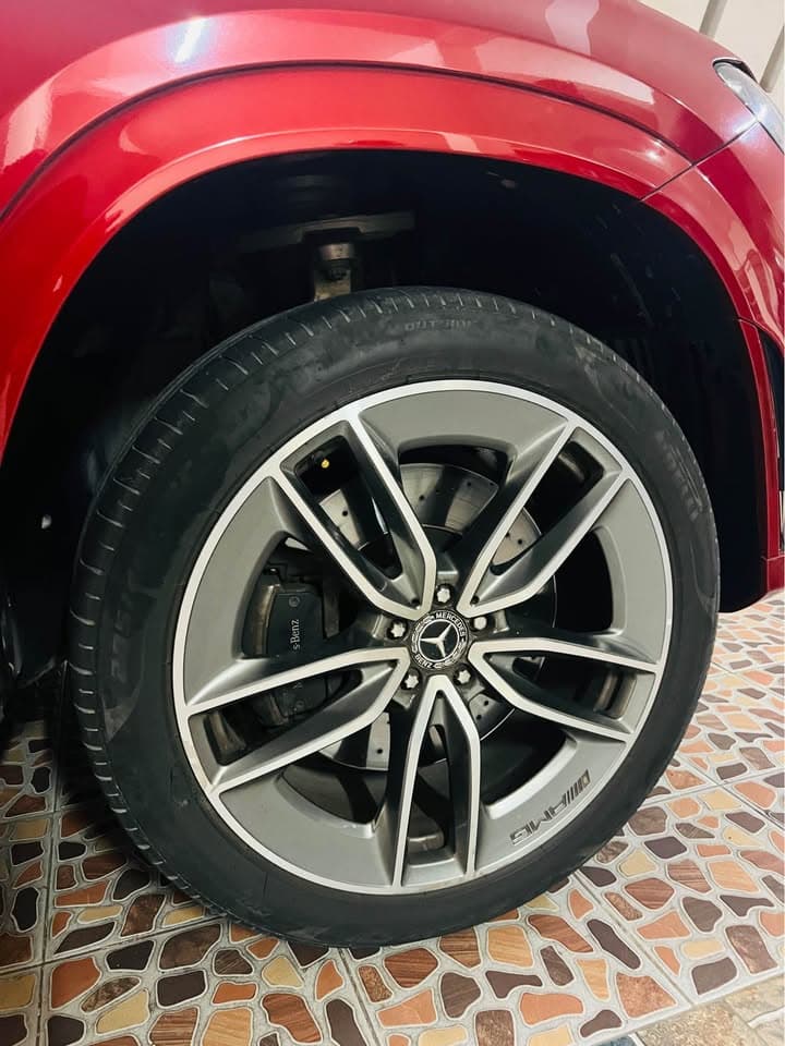Mercedes Benz GLE 450 4MATIC view 4